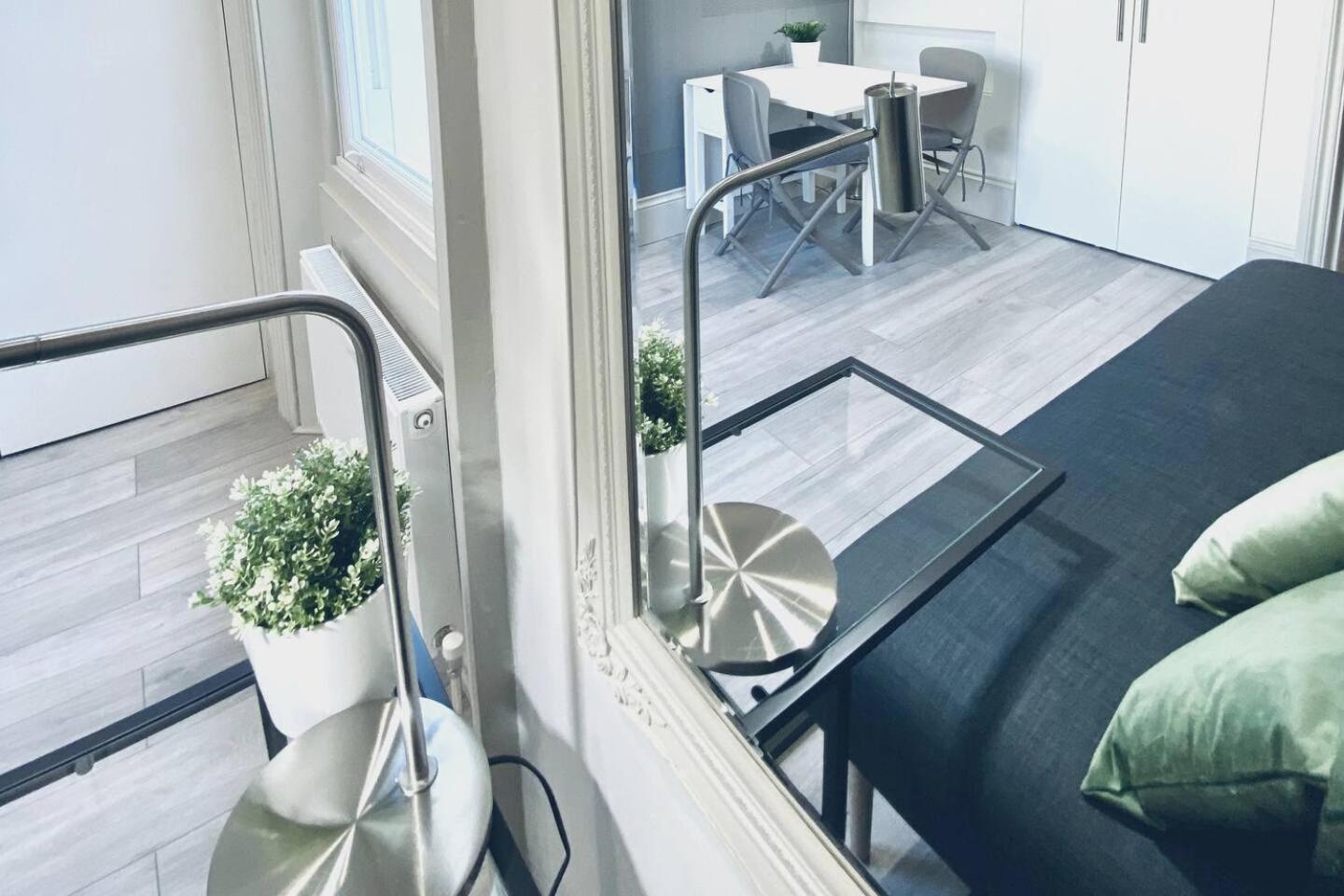 Apt 03 Beachside Beauty Central Studio Steps From Cafes Brighton Екстериор снимка