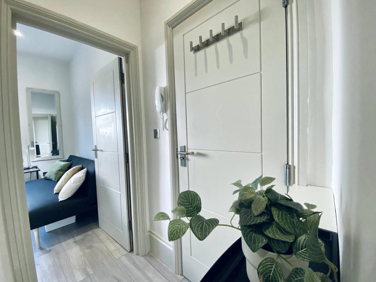 Apt 03 Beachside Beauty Central Studio Steps From Cafes Brighton Екстериор снимка
