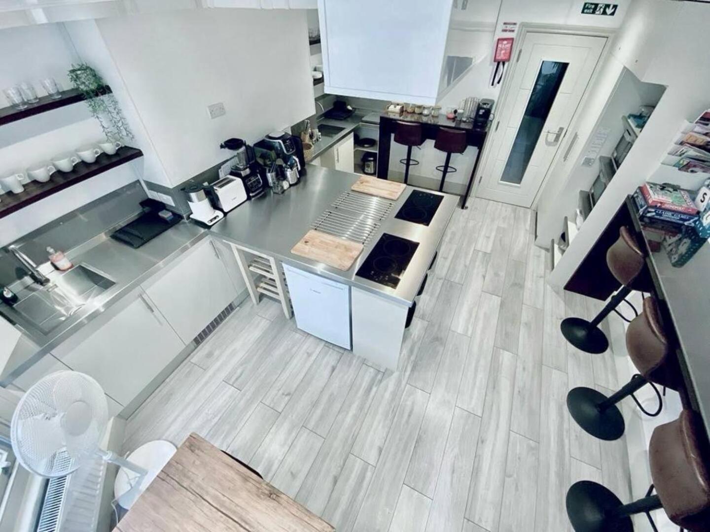 Apt 03 Beachside Beauty Central Studio Steps From Cafes Brighton Екстериор снимка
