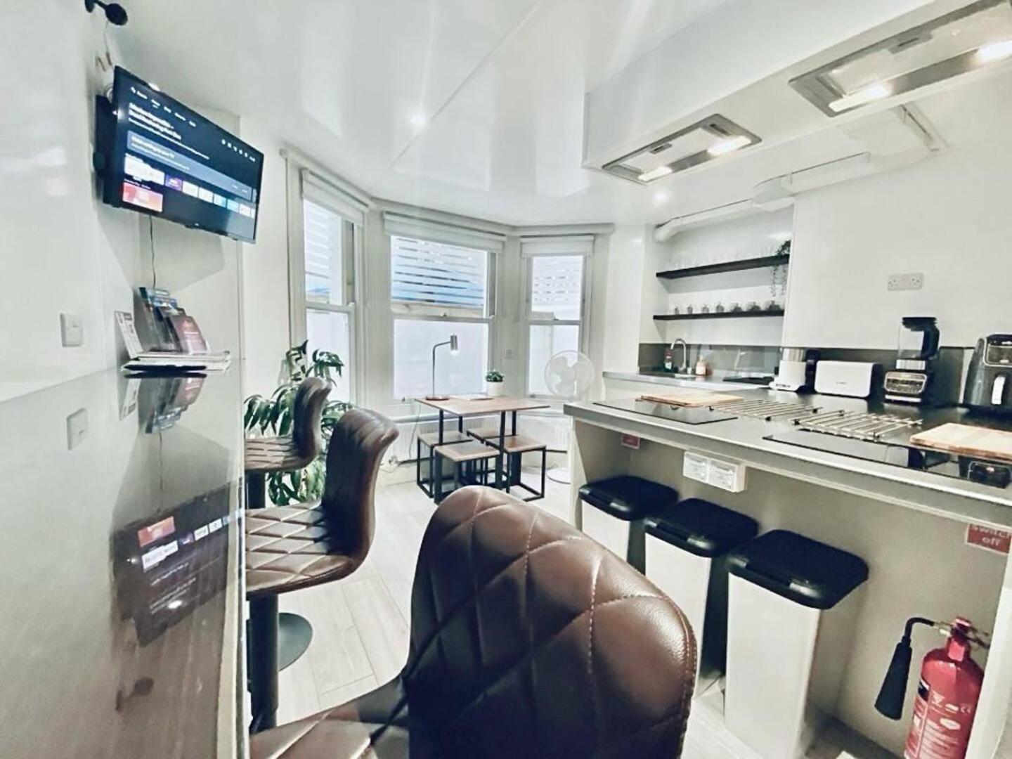 Apt 03 Beachside Beauty Central Studio Steps From Cafes Brighton Екстериор снимка